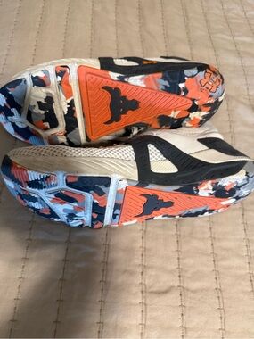 Under Armour Boys Athletic Shoes in Orange, Black & White